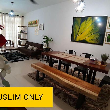 Orchidd Homestay Gambang Eksteriør bilde