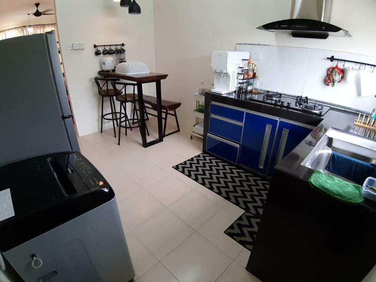 Orchidd Homestay Gambang Eksteriør bilde