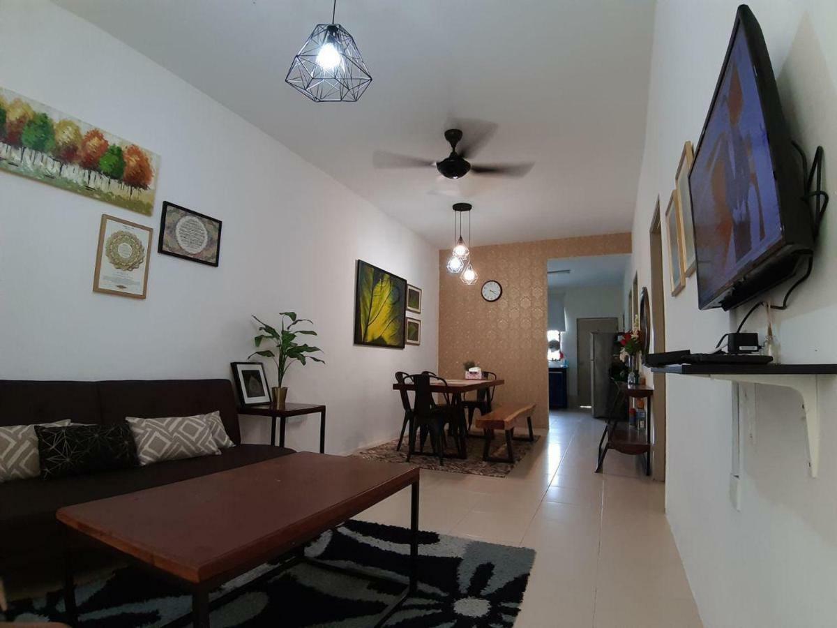 Orchidd Homestay Gambang Eksteriør bilde