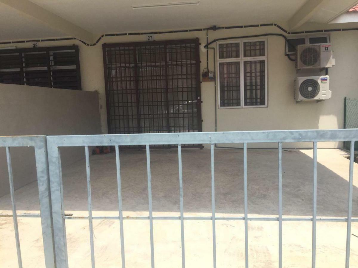 Orchidd Homestay Gambang Eksteriør bilde