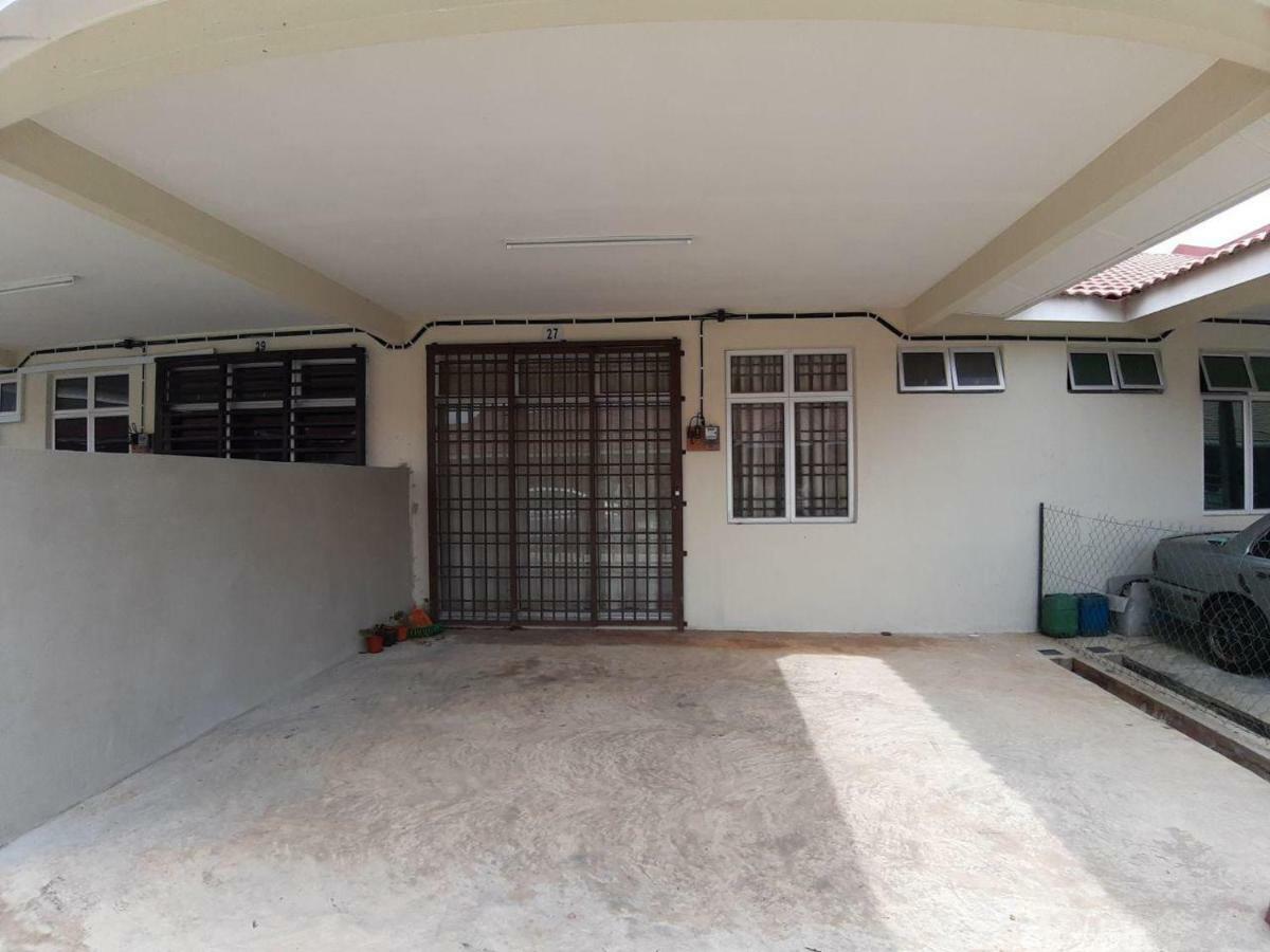 Orchidd Homestay Gambang Eksteriør bilde